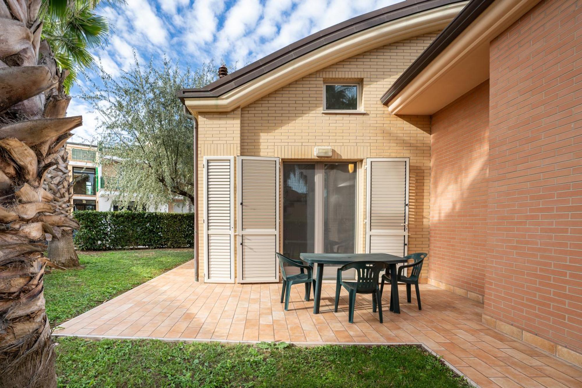 Holiday Family Village Porto SantʼElpidio Стая снимка